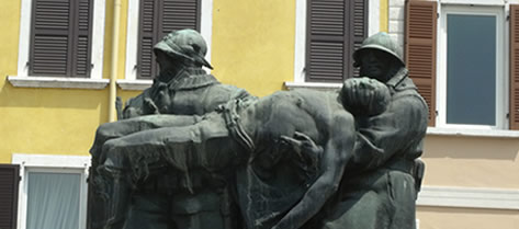 The war memorial at Piazza della Vittoria in Salo, Italy. Photo by Elliott Brown